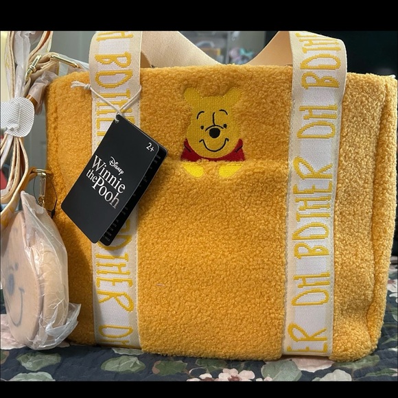 NWT Loungefly Winnie the Pooh Sherpa Tote w/coin purse - Picture 1 of 6